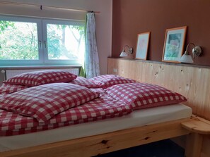 2 Schlafzimmer, Reisekinderbett, WLAN, Bettwäsche