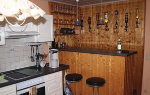 Kühlschrank, Mikrowelle, Herdplatte, Geschirrspüler