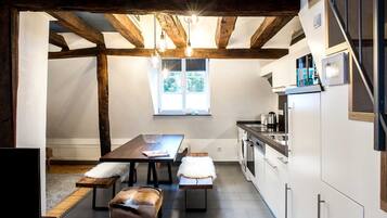 Kühlschrank, Mikrowelle, Ofen, Geschirrspüler