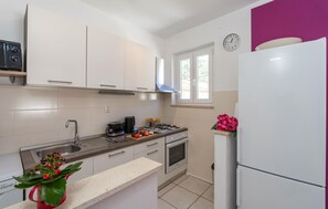 Kühlschrank, Herdplatte, Geschirrspüler