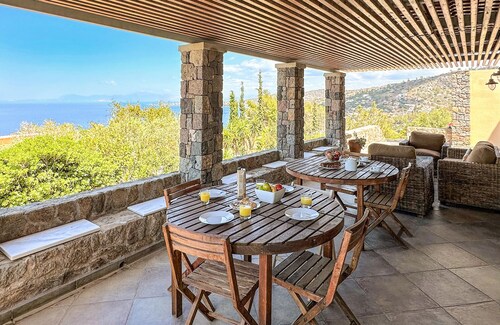 Beautiful home in Perdika with WiFi