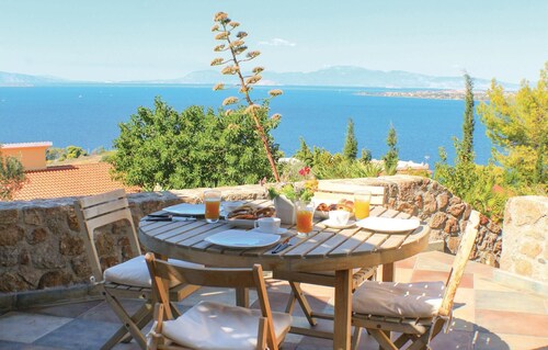 Beautiful home in Perdika with WiFi