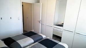 2 bedrooms, travel crib, WiFi