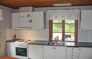 Kylskåp, spishäll och kaffe- och tebryggare