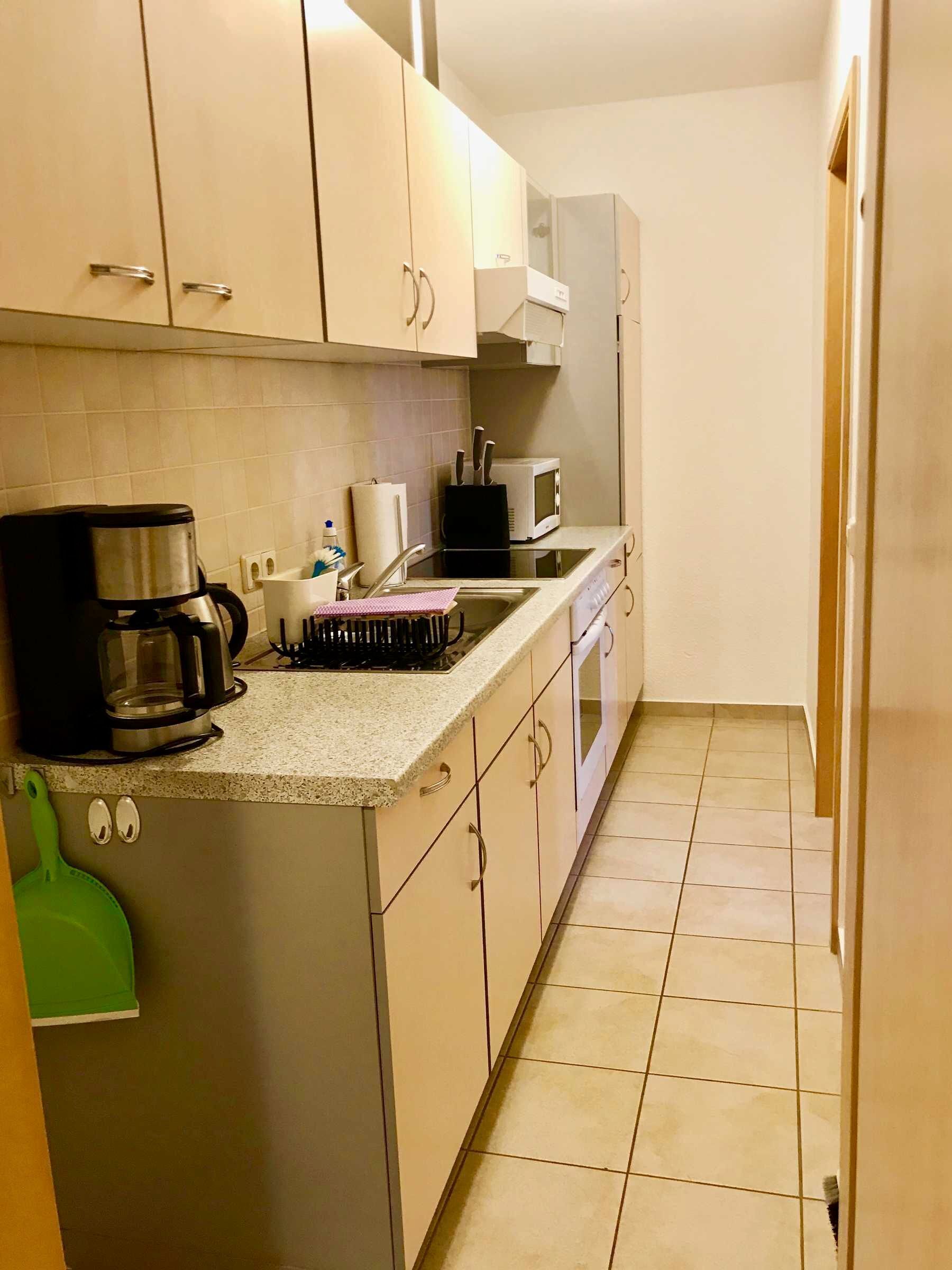 Kühlschrank, Mikrowelle, Ofen, Hochstuhl