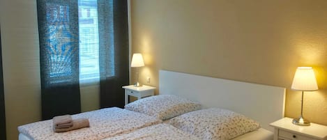 3 quartos, berço de viagem, Wi-Fi, roupa de cama