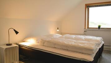 5 bedrooms, travel crib, free WiFi