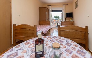 Coffres-forts dans les chambres, Wi-Fi gratuit, draps fournis