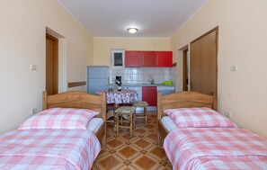In-room safe, free WiFi, bed sheets
