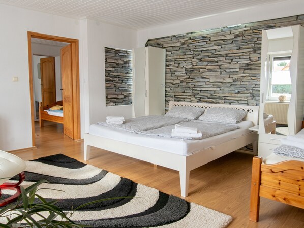 2 habitaciones, cuna de viaje, wifi y ropa de cama 