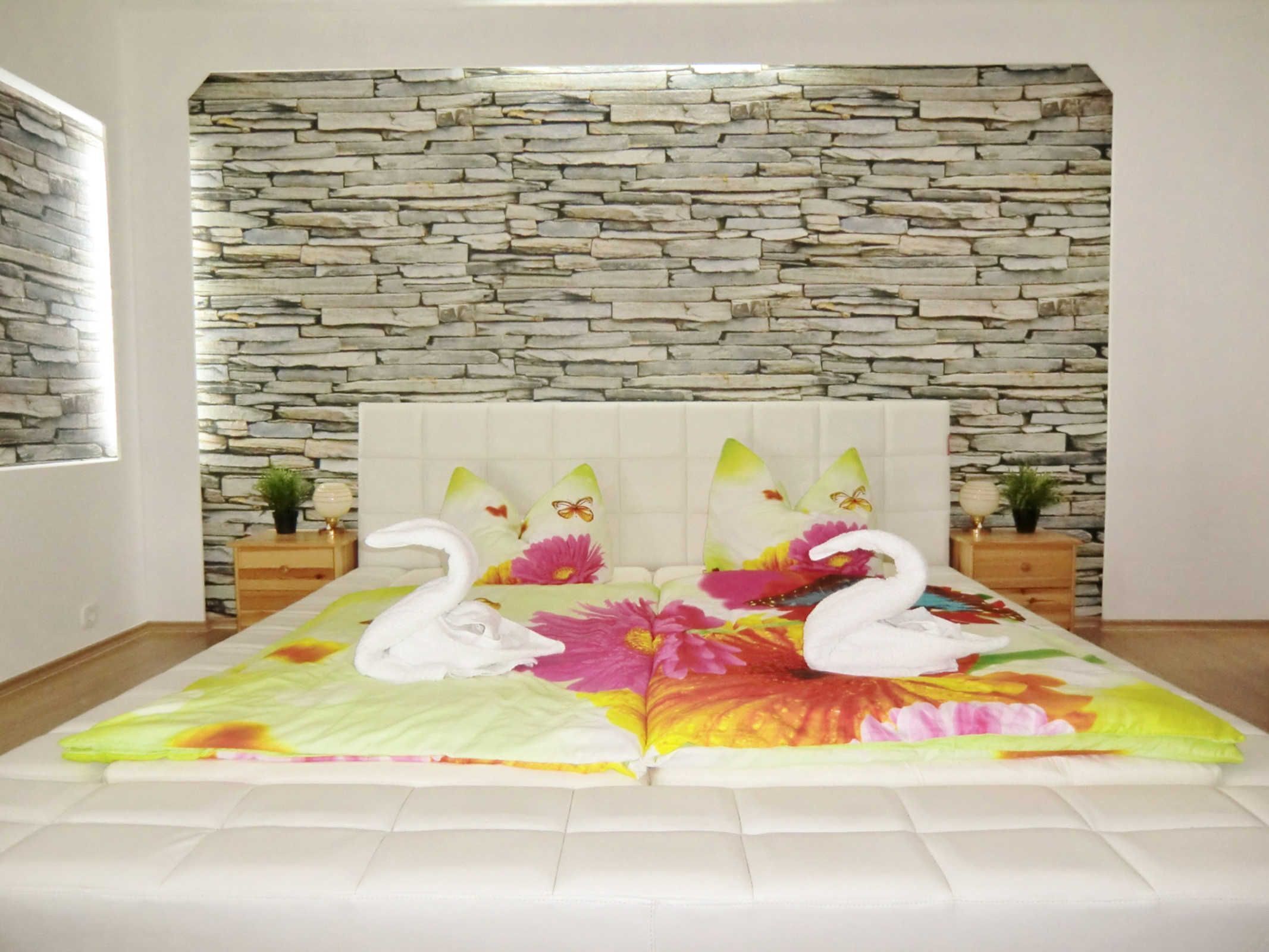 2 bedrooms, travel cot, WiFi, bed sheets