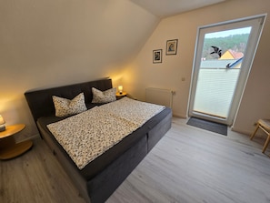 2 Schlafzimmer, Reisekinderbett, WLAN, Bettwäsche