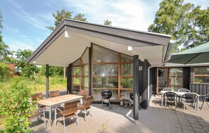 Outdoor dining - Amazing home in Grenaa with WiFi (Grenaa)
