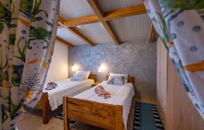 3 bedrooms, in-room safe, free WiFi, bed sheets