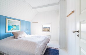 A bedroom with a bed, a painting, a window, and a door. - Lovely home in Blåvand with sauna (Blåvand)