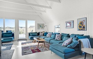 Fernseher, Kamin, Stereoanlage