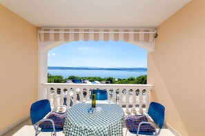 Outdoor dining - Holiday apartment in a quiet location with sea view (Dramalj)