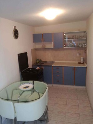 Refrigerador, horno, placa de cocina, tostadora