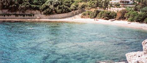 Una spiaggia nelle vicinanze, pesca