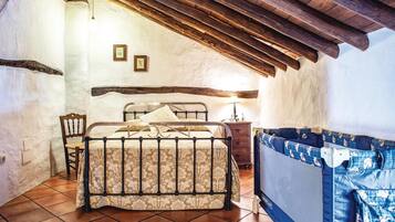 4 makuuhuonetta, vauvan matkasänky, ilmainen Wi-Fi, vuodevaatteet