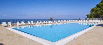 Apartamento de vacaciones con piscina