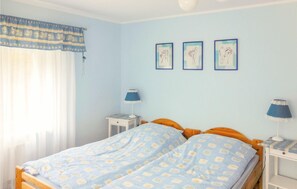 4 bedrooms, travel cot, WiFi