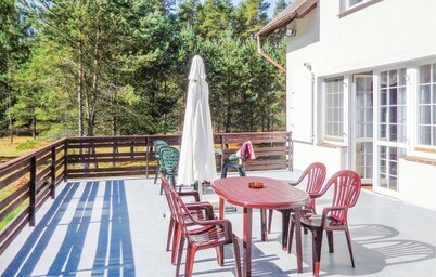 4 bedroom nice home in Dziemiany