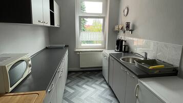 Kühlschrank, Mikrowelle, Ofen, Geschirrspüler