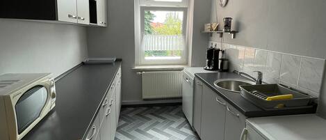 Réfrigérateur, micro-ondes, four, lave-vaisselle