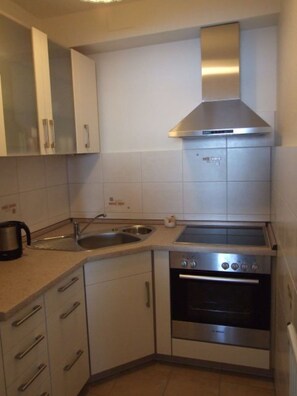 Kühlschrank, Mikrowelle, Ofen