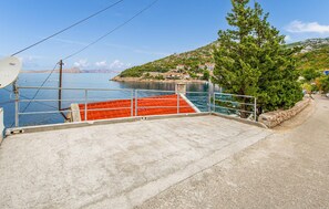 Property grounds - Cozy home in Starigrad (Starigrad)