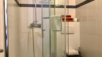 Shower, hair dryer, towels