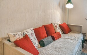 1 bedroom, travel cot, free WiFi, bed sheets - Gorgeous home in Fontevraud L'Abbaye (Fontevraud L'Abbaye)