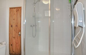 Shower - Gorgeous home in Fontevraud L'Abbaye (Fontevraud L'Abbaye)