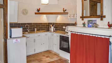 Fridge, stovetop, coffee/tea maker