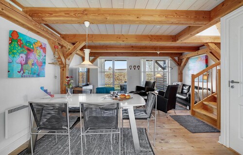 Nice home in Blåvand with WiFi