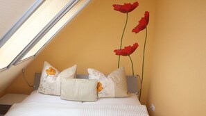 2 bedrooms, travel cot, WiFi, bed sheets