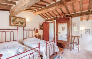 1 bedroom, travel crib, free WiFi, bed sheets