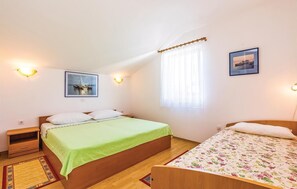 1 bedroom, free WiFi, bed sheets