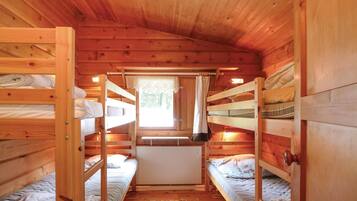 2 bedrooms, travel crib