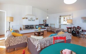 TV, fireplace, DVD player