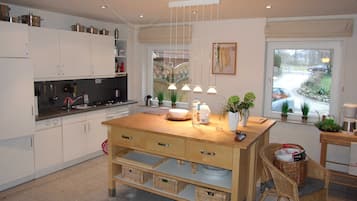 JÀÀkaappi, mikroaaltouuni, uuni, astianpesukone