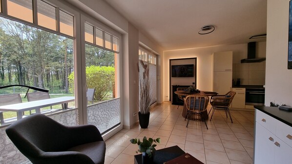 Outdoor dining - Kormoran 111 - Ferienpark Streckelsberg * 10 minutes to the Baltic Sea beach * (Koserow (Seebad))