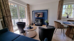 TV, fireplace