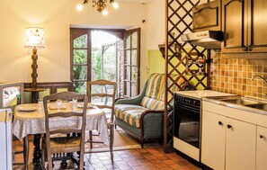 Refrigerador, parrilla de estufa y cafetera y tetera 