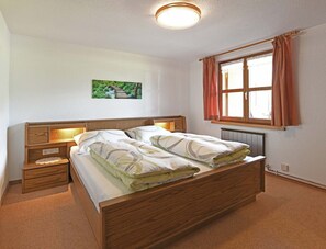 1 bedroom, in-room safe, travel cot, WiFi