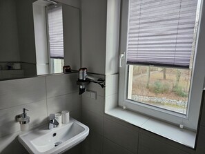 Hair dryer, towels - Parkhotel double room - Parkhotel Senftenberg (Senftenberg)