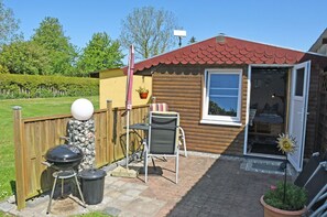 Terrace/patio - Quietly located vacation home with terrace on the sound (Altefähr)