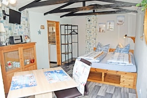 1 Schlafzimmer, Reisekinderbett, Bettwäsche