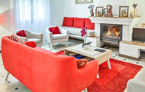 TV, fireplace, DVD player - 2 bedroom cozy home in Saint Trinit (Saint Trinit)